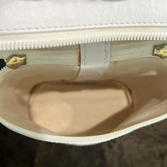 Il Bisonte White Leather Vanity Handbag - Picture 4 of 10